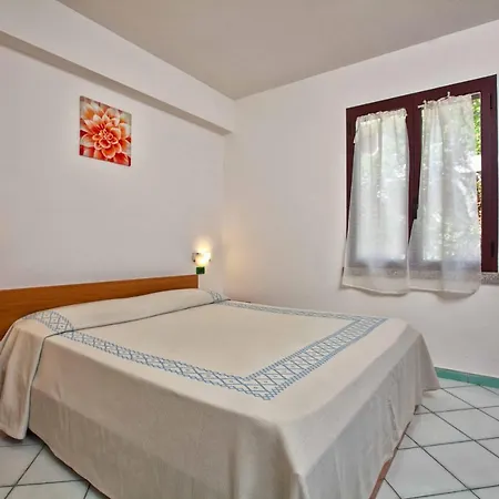 Ξενοδοχείο με διαμερίσματα L'oasi Di Ottiolu 3*